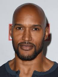 How tall is Henry Simmons?